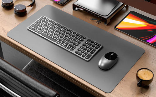 Alfombrilla de Escritorio XL — Piel Sintética Premium | PureDesk™